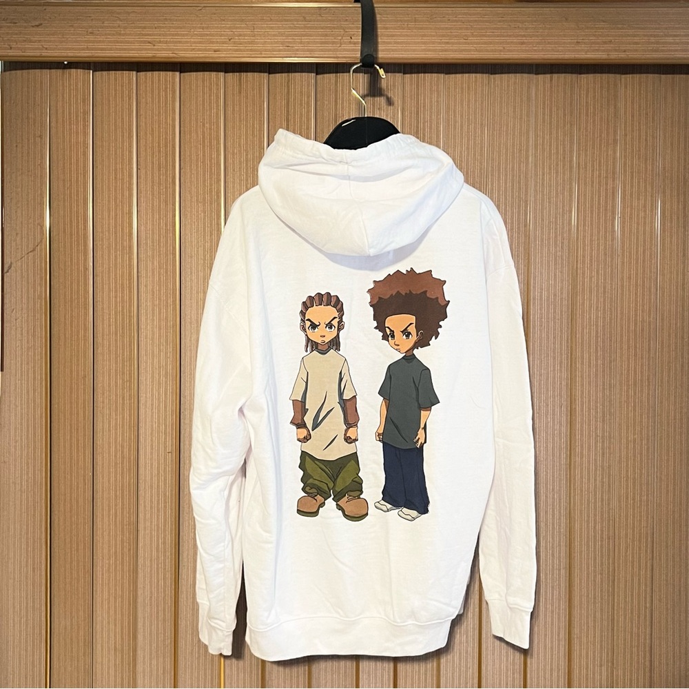 Anime Character Retro City Style White Men’s Hoodie Size Large in White
